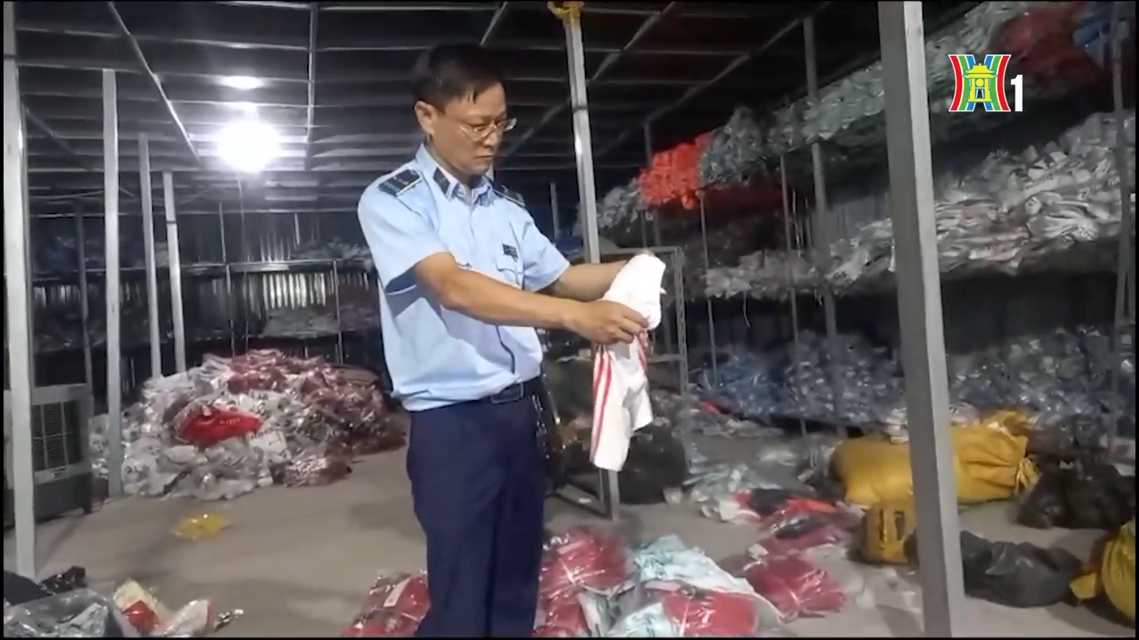 Hà Nội: Tạm giữ gần 4.000 sản phẩm nghi giả mạo nhãn hiệu